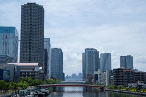 【引き算の構造力学】過剰な装飾をデトックスし、コンクリートが持つ本来の「沈黙の質量」を引き出す西原良三の技術